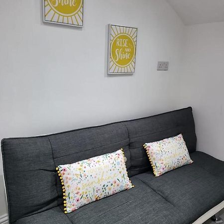 Fancy Basement Flat B Lägenhet London Exteriör bild