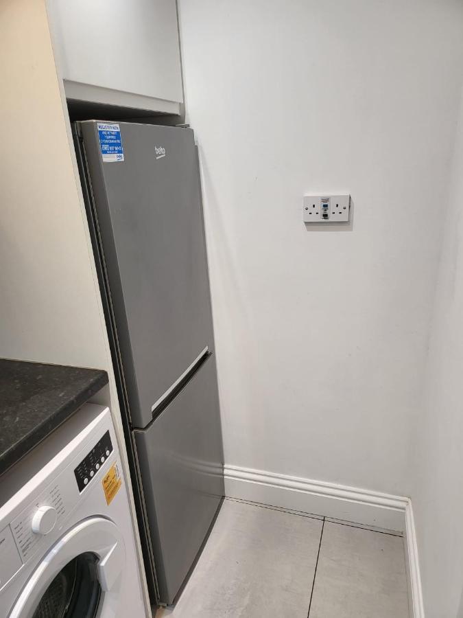 Fancy Basement Flat B Lägenhet London Exteriör bild