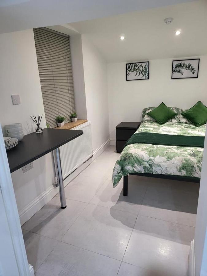 Fancy Basement Flat B Lägenhet London Exteriör bild